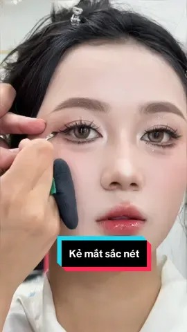 Hướng dẫn kẻ mắt sắc nét bằng gel và phấn #linhzimmakeup #LearnOnTikTok #makeuptutorial #makeupcodau 