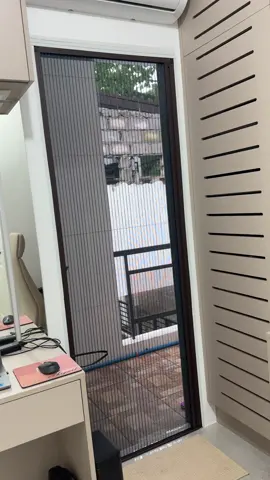 Natuwa kasi ako kaya hindi ko na i-gate keep. My latest shopee budol. Super worth it tong space saver screen door. Buti na lang nilakasan ko loob ko icheck out. 😆🤪 Link: https://ph.shp.ee/v91n9Z1 #screendoor #foldablescreen #shopeehaul #fypシ゚viral🖤tiktok 
