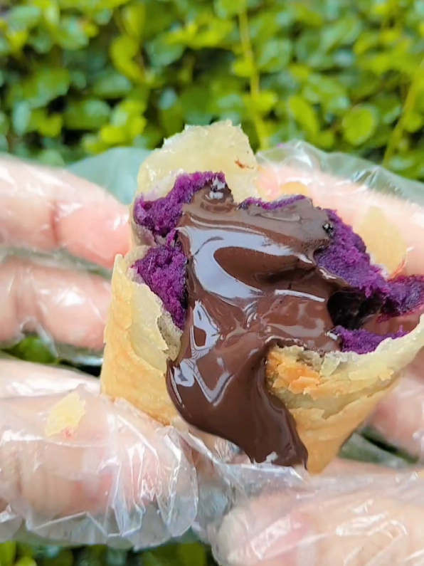 yuk siapa lgi yg mau order untuk area Pekanbaru ya bestieee...☺️☺️.. #jajanpekanbaru #lumpiaubiungu #frozenfood #pandanlumer 