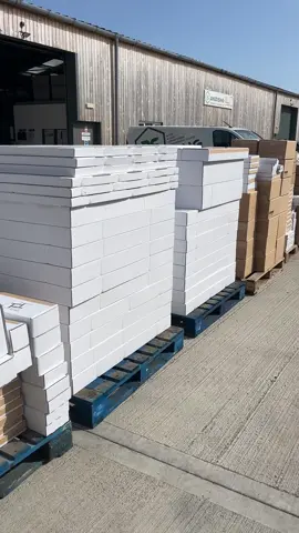 🚛✨ A huge shipment rolled out of the Bench Dogs Tools factory this weekend, heading off to its new home! Each box is a reminder of how far we’ve come as a family-run business — and none of it would be possible without our loyal and dedicated customers. 💛 From our workshop to your hands, we’re so grateful for the support that keeps us moving forward every single day. . #BenchDogsTools #ShippingDay #FamilyRunBusiness #ThankYou #SmallBusinessJourney   