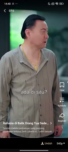 Setelah melalui perjuangan yang panjang, pasangan terkaya, Doni Luberto dan Hanna Jiandra, akhirnya berhasil menemukan putra mereka, Yudha Luberto, yang hilang selama bertahun-tahun. Untuk menguji karakter putra mereka, keduanya menyamar sebagai pekerja biasa saat bertemu kembali. Tak disangka, Yudha sama sekali tidak keberatan dan bahkan mengajak mereka bertemu dengan kekasihnya, Jessy Fabian. Namun, keluarga Fabian justru meremehkan mereka #drama #dramatiktok #dramachina #dramakorea #fyp 