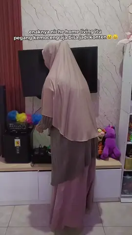 pokoknya semua kerjaan rumah dijadikan konten😆 #homeliving#ibukreatif #kontenkreator #masukberanda 