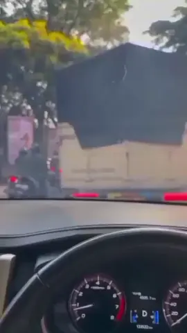 Jangan sampai pembencimu beli dan pasang stiker ini duluan😝😝 #fyp #stikercutting #stikermobil #variasimobil #fypviralシ 