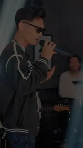 cinta itu indah, jika keduanya saling mencintai. #liriklagujawa #nresnani #lavora #lyrics #musicindonesia 