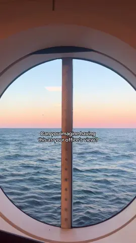 The best part of work in a cruiseship 🧡 #fy #fyp #sunrise #sea #sailinglife 