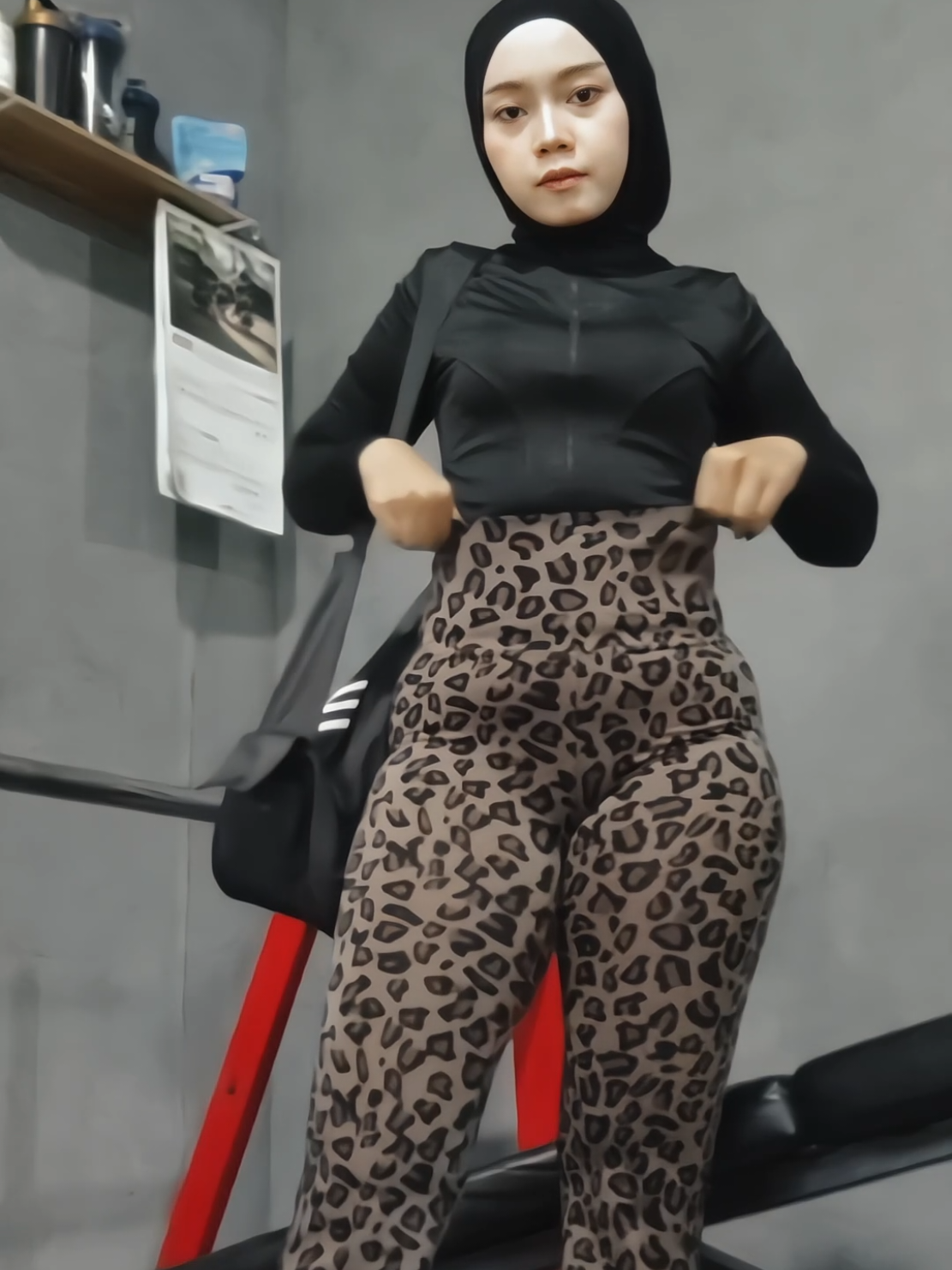 Mau puter ke kanan, atau ke kiri tetep legging cutbray leopard ini cakep sumpah. Bahannya adem banget.  #leggingcutbray #leggingolahraga #leggingcutbrayleopard #rekomendasioutfit 