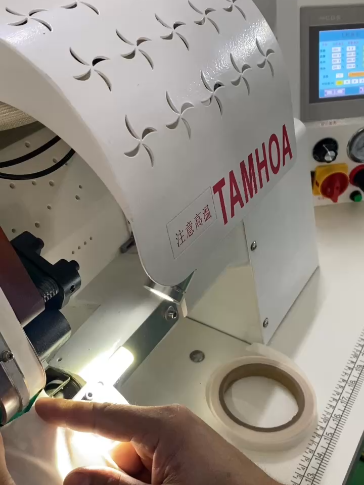 Dán keo viền trong sản xuất thời trang seamless #tamhoa #maymac #quanao #detmay #sanxuat #seamless