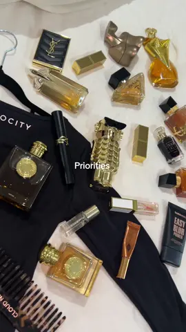 Perfume, makeup and gym clothes all I need #perfume #makeup #burberry #yslbeauty #fyp   @VELOCITY @rabanne @Burberry @tomfordbeauty @Huda Beauty @Kayali @YSL Beauty @pradabeauty @Charlotte Tilbury @JeanPaulGaultier @Cloud Nine 