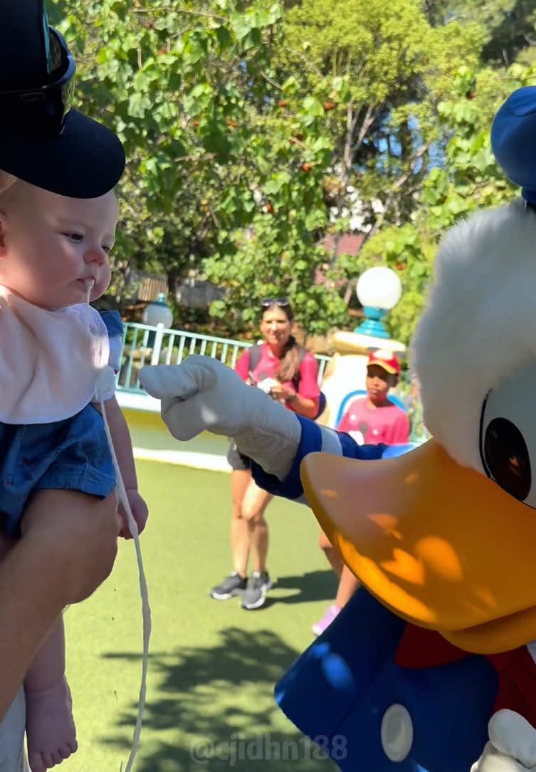 Baby with Disneyland💕🥰 #happy #diseyland #disney #baby #cute #funny#disneyworld