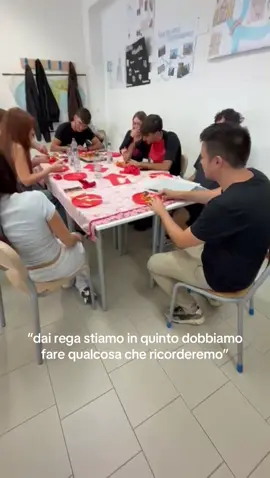 tavolata in classe, grazie Marina la lasagna era buonissima #lasagna #maturità #5 #perte #foryour 