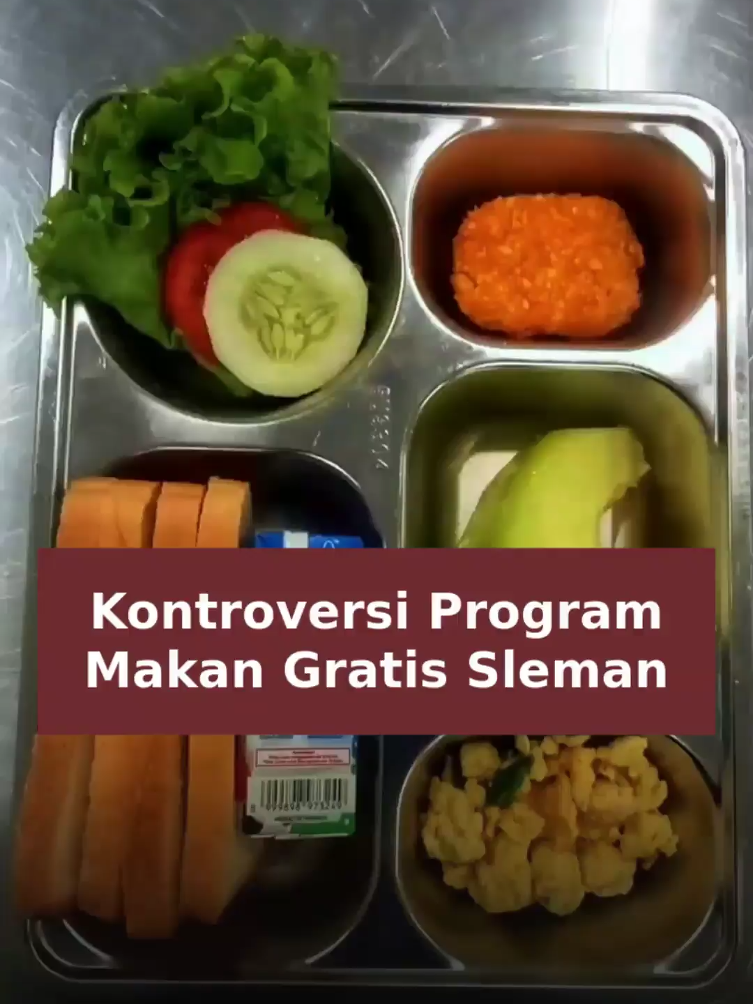 Sebuah surat perjanjian kerja sama (PKS) dari Satuan Pelayanan Pemenuhan Gizi (SPPG) Kalurahan Tirtomartani, Kalasan, Sleman, yang beredar, memuat tujuh klausul termasuk salah satu yang meminta penerima manfaat program Makan Bergizi Gratis (MBG) untuk merahasiakan kejadian dugaan keracunan pangan dan masalah serius terkait paket makanan hingga SPPG menemukan solusi terbaik; Dinas Pendidikan Sleman menyatakan tidak pernah menerima tembusan surat tersebut dan menolak klausul kerahasiaan serta klausul penggantian alat makan senilai Rp80.000 tanpa koordinasi dengan sekolah, sementara Jogja Corruption Watch mengkritik keras tindakan penutupan informasi yang berpotensi merugikan anak dan meminta laporan transparan kepada orang tua; Sekretaris Daerah Sleman mengaku belum mengetahui surat tersebut dan menjanjikan konfirmasi lebih lanjut. #KeracunanPangan #Transparansi #PolemikPenutupanInformasi