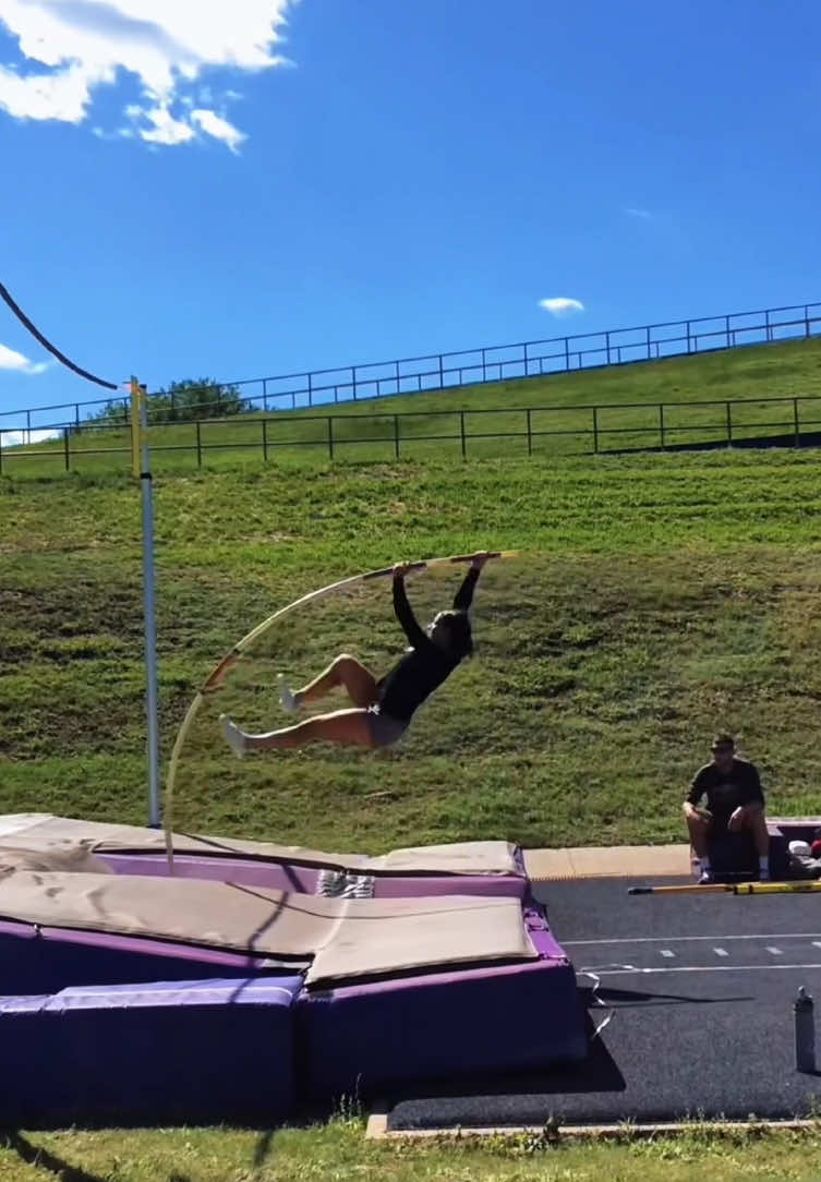 Pole vault failed🤣🤣 #foryoupage #fyp #foryou #funny #tiktok
