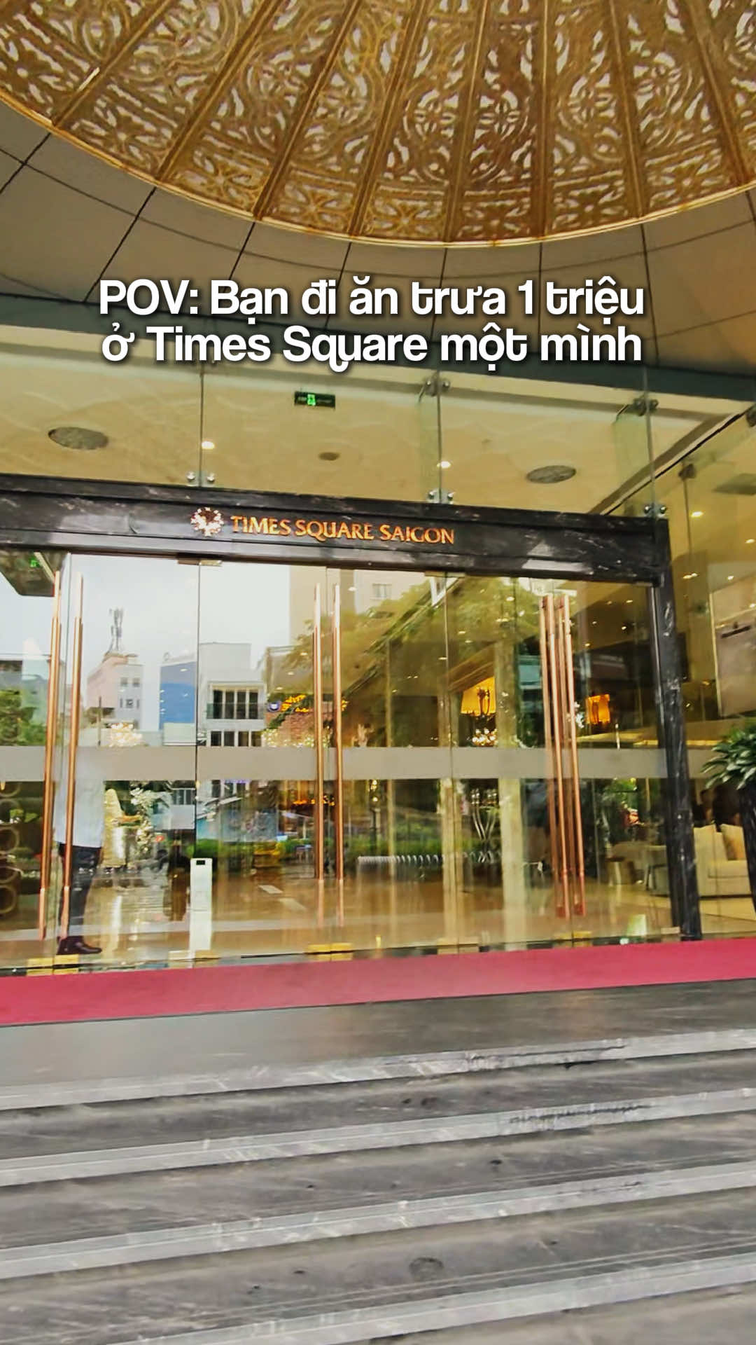 Bạn đi ăn trưa ở Times Square Saigon một mình 🥟🧸 #motminh #pov #foodfestontiktok #fyp #alexmotminh 