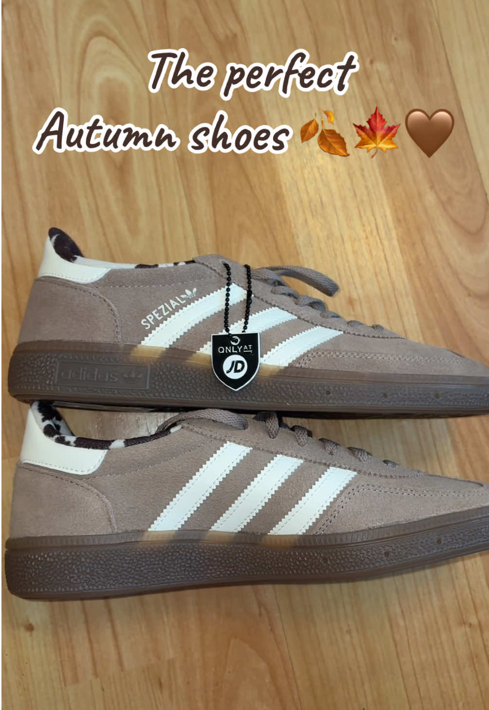 Treated myself to a pair of adorable new shoes for the Autumn season🤎 Perfect for starting University! 👜☕🕰 @adidas @JD Sports  #fallshoes #fallessentials #adidasshoes #fallhaul #autumnoutfits 