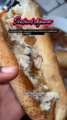 Comment vous faites pour ne pas aimez les condiments et épices  dans vos oeufs , j’ai décidé de me faire un petit déjeuner comme ça … bisous abonnezvous 