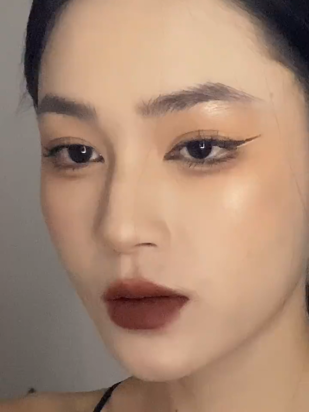 The soul of eye makeup depends on it! The ultra-fine refill accurately fills the gap between eyelashes, and the waterproof formula cannot be shaken off. From commuting at 8 am to dating late at night, the eyeliner is always exquisite~ QBJB5-hjp#makeuptips #makeuptutorialsforyou #waterlineliner #gelliners #tightlines #vicecosmetics #waterproof #JMCY #fyp
