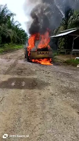 astaghfirullah kaget oleh ledakan alat berat nya #viral #kebakaran#alatberat#excavator#foryoupage 