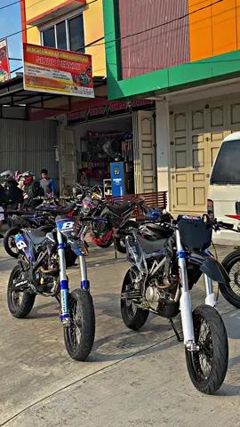 Karena ku cinta motor😭🤣#supermoto #klx #cinematic #fyp #fyppage @Kracker sumbar Korwil Padang @KRACKERSUMBAR 