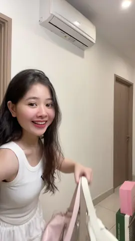 Anh chị ơi mấy em túi Cloudy của @MATE MADE lạ mà xinh quá trời luôn ạ