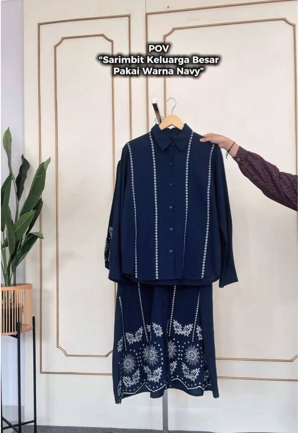 Navy nya cantik bangett😍🔥#gamiskondangan #sarimbitkeluarga #gamisbordir #fypp 