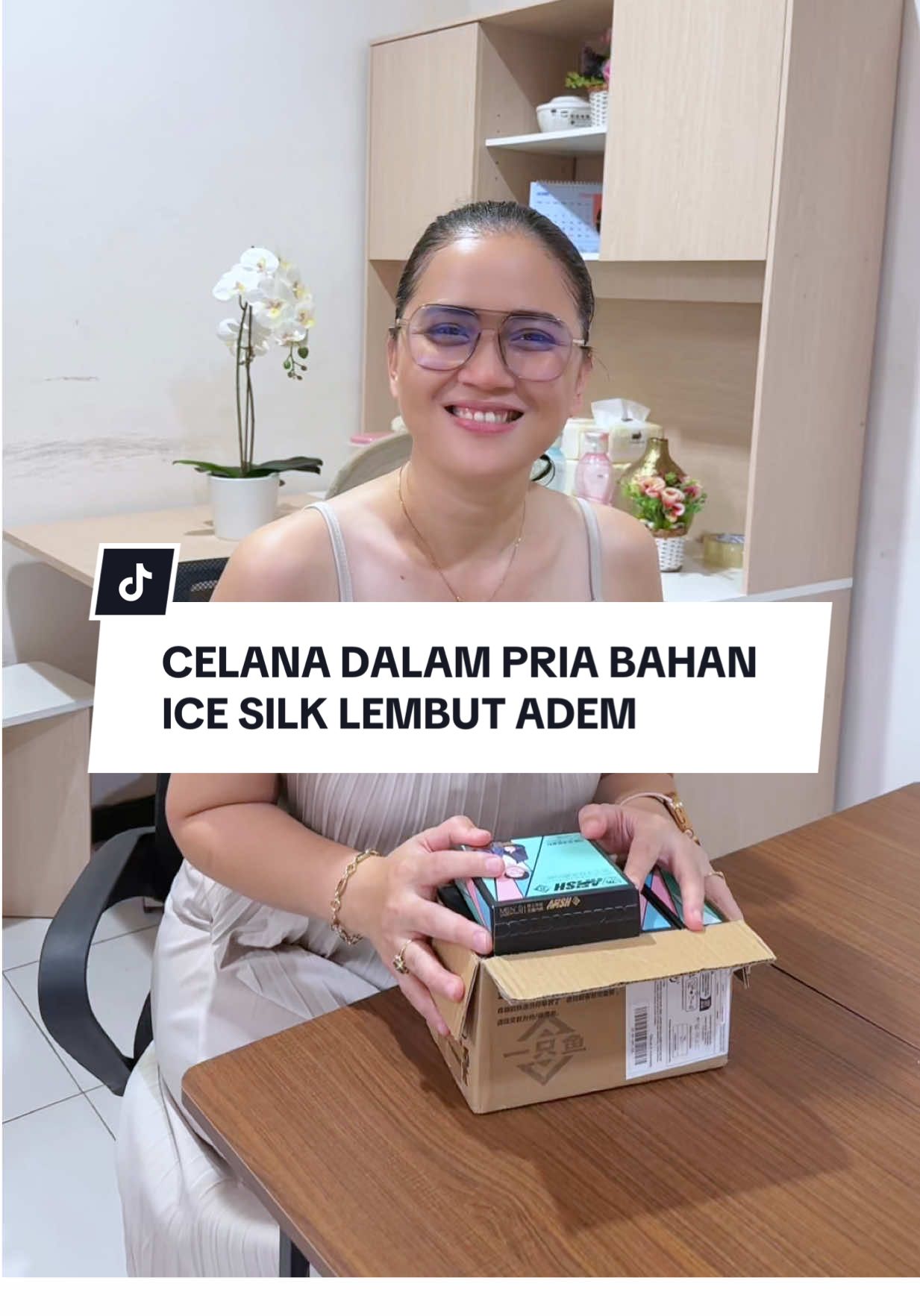 HARGA PROMO !!  Celana dalam pria bahan ice silk super lembut, halus, adem, nyaman bgt dicpakai sehari-hari, gak bikin gatal atau panas !! ada size jumbo juga ! ayo di order jgn sampai kehabisan.  #celanadalampria #celanadalamicesilk #boxerpria #cd #cdafish 