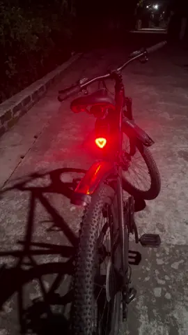 Đèn hậu hình trái tim LED Đèn đi xe đạp ngoài trời Phụ kiện xe đạp #denhauxedap #denhautraitim #dentraitim #denxedapthethao 