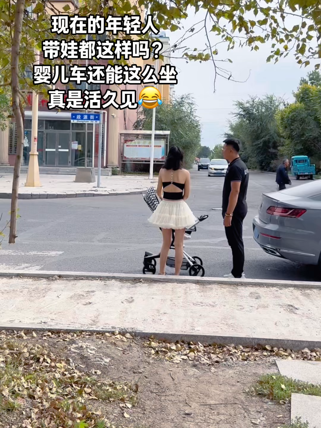 出门一辆婴儿车妈妈宝宝轮番坐反正婴儿车给谁都是坐#当代年轻人带娃现状#爸爸带娃#00后带娃#带娃日常