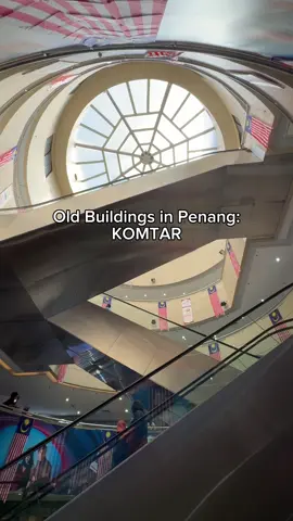 Didn’t managed to visit “The Top” because I’m too cheap skate to pay, but KOMTAR still has its charms! #malaysia #visit #travel #tourism #penang 