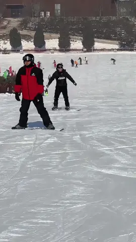 Interesting skiing mistakes.(no one was injured during the production of this video)#tiktok #foryou #funny #skiing #usa 