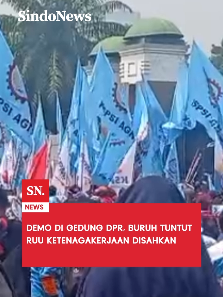 Ribuan massa buruh yang tergabung dalam Konfederasi Serikat Pekerja Indonesia (KSPI) dan Partai Buruh menggelar aksi unjuk rasa di depan Gedung DPR/MPR, Senayan, Jakarta Pusat pada Senin (22/9/2025). Adapun aksi buruh membawa sejumlah tuntutan diantaranya tegakkan supremasi sipil, segera bentuk Rancangan Undang-Undang (RUU) Ketenagakerjaan dan hapus Outsourcing dan Tolak Upah Murah (HOSTUM). Perwakilan aliansi buruh diterima untuk beraudiensi dengan Ketua DPR Puan Maharani di Gedung DPR/MPR, Senayan, Jakarta Pusat, Senin (22/9/2025). 