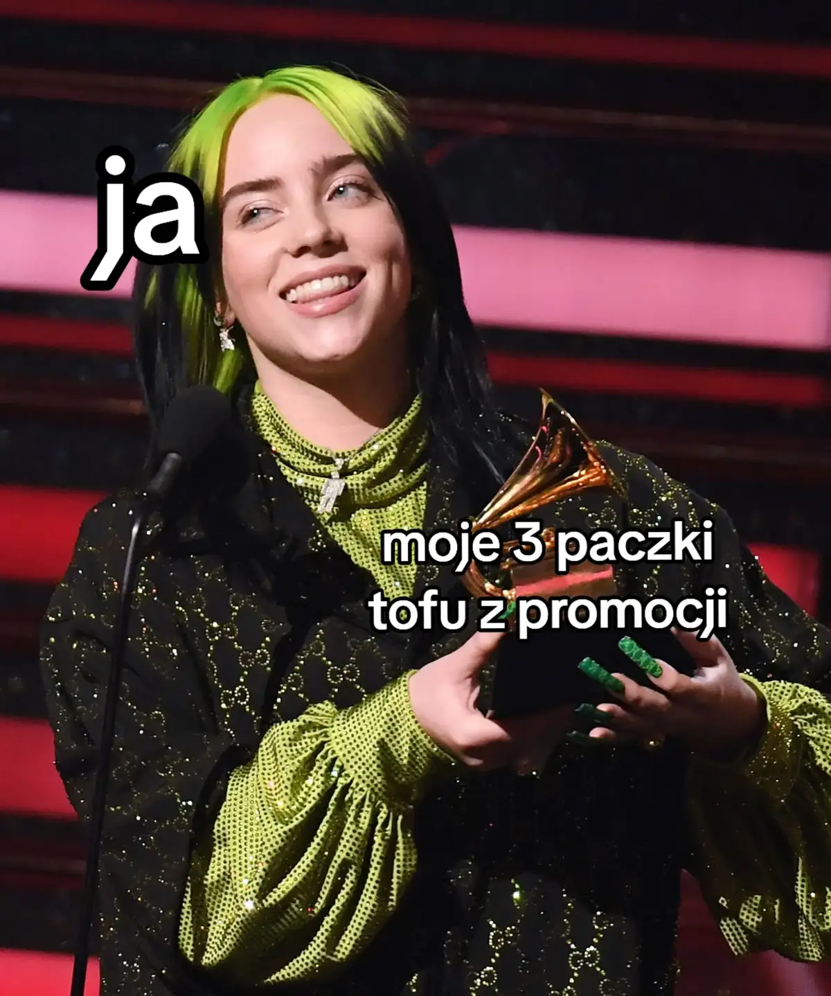 Naprawdę proponowanie gościom wegańskich wypieków, a później oglądanie jak każdy jest w 7 niebie przez ich smak... piękne uczucie  #plantbased #billieeilish #wege #obiad #meme 