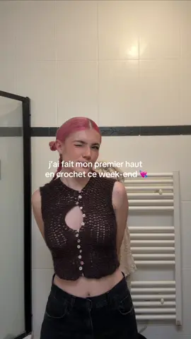 avec les p’tits boutons c’est kiki non ? #crochettok #pinkhair #fashiontiktok #crochettop #hairstyle 