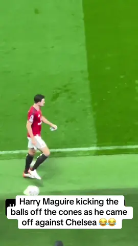 Harry Maguire kicking the balls off the cones as he came off against Chelsea 😂😂 #harrymaguire #manchesterunited #manutd #fyp #epl 
