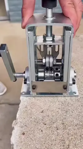 Máy tuốt vỏ dây điện dễ sử dụng nhanh gọn lẹ #chiasekinhnghiem #giadungtienich #sale99 #2425luongve #review #xuhuong 