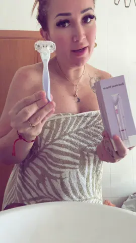 Súper recomendado! También trae el cabezal para cortarte el pelo, es a batería y yo también me la he pasado en las axilas y super suave!!! @AN✝️ONIO MAR✝️IN gracias jejejeje #humor #depiladora 