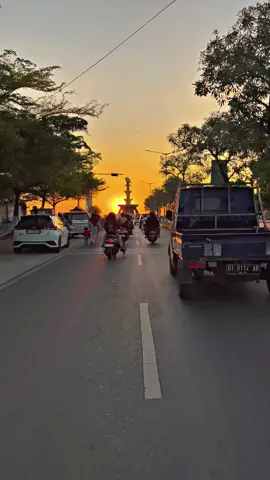 Kolaka dengan sunsetnya#kolakasulawesitenggara #sunset #fypシ゚ 