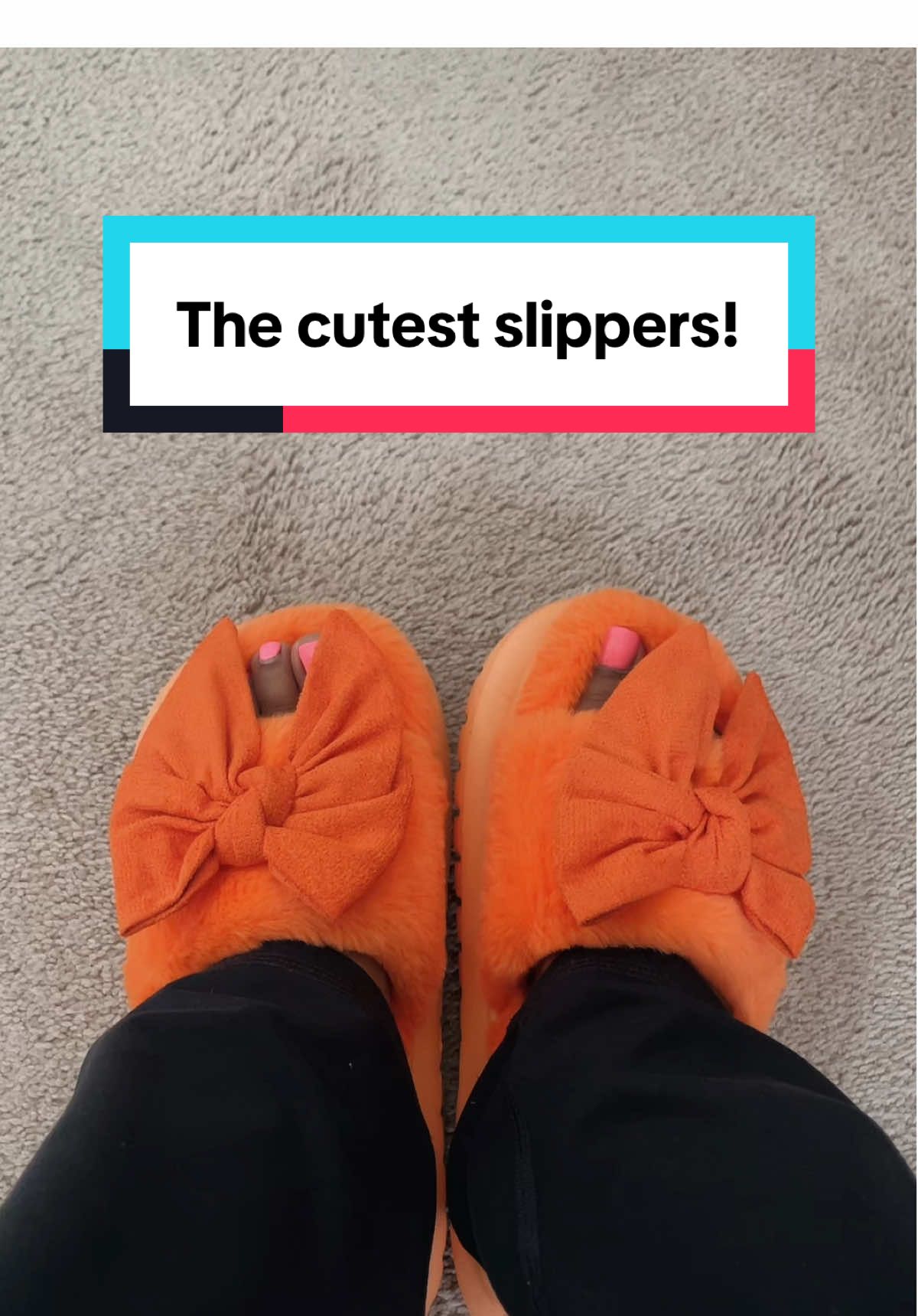 These are the cutest bowknot slippers! #slippers #cuteslippers #christmasgifts #holidayshopping #cozyslippers 