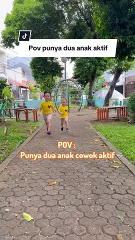 Kulit anakku jadi kering & kasar karena sering terpapar sinar matahari. Untung ada produk yang selalu siap aku stock buat melembabkan & lindungi kulitnya 💛 #SediaBeemediRumahMu  #skincarep3kkulitanak 