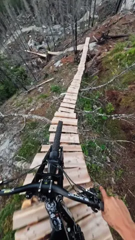 เมื่อปั่นจักรยานแบบธรรมดา แล้วชีวิตสงบเกินไป🚴 #redbull #redbullth #givesyouwiiings #mtb #ExtremeSport