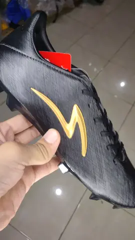 Sepatu Bola SPECS Essorer FG Original #essorer #specs #specsindonesia #sepatubola #bolaindonesia 