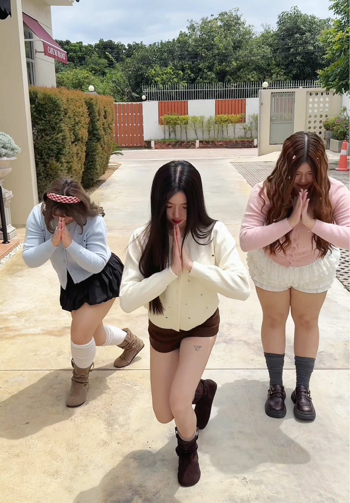 แก๊งJARINYAมาพร้อมคอลเลคชั่นใหม่ เปิดตัวแบบวิบวับโดนใจสุดๆ✨ #jarinyaofficial #เสื้อแขนยาว #คาร์ดิแกน #เสื้อคลุม #ธรรมดา 