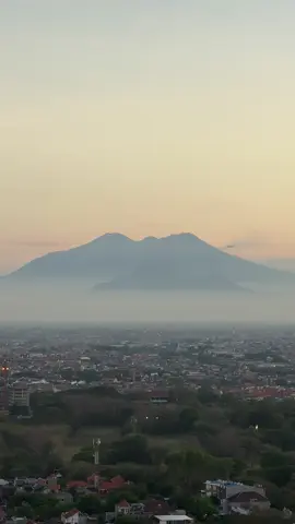 si ganteng penanggungan and arjuno ⛰️⛰️ #penanggungan #arjunowelirang #jawatimur 