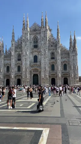 Duomo di milano😍🇮🇹 . #italy #الشعب_الصيني_ماله_حل😂😂 #الغربة #الهجرة_الى_اوروبا🇪🇺 #viral 