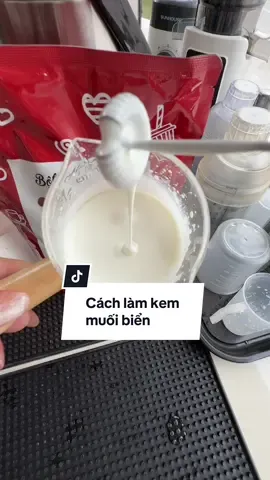 Chia sẻ cách làm kem muối bằng bột milk foam muối biển tại nhà rất đơn giản nha mọi người tham khảo ạ #botmilkfoammuoibien #kemmuoi #nguyenlieuphache #congthucphache 