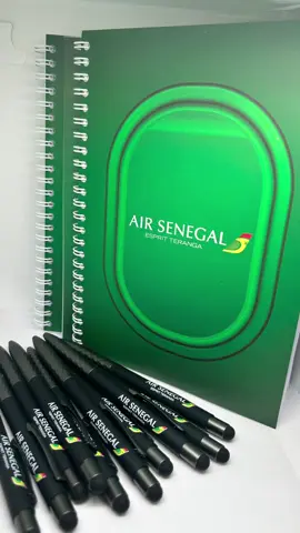 Le branding, c’est pas que des logos 👀🔥 Air Sénégal montre l’exemple avec ses carnets & stylos personnalisés ✈️🇸🇳 Chez Green Print, on transforme vos idées en objets qui claquent 💯✨ 👉 Qui veut level up son image de marque ?” #airsénégal #tiktoksenegal🇸🇳 #viraltiktok 
