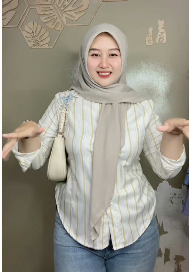 perut buncit, bumil 2 bulanan masih aman pake 💗 #kemejaslimfit 
