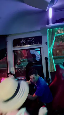 Nha trang tối mưa trời rất mát 