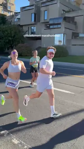 PINCH ME !! WE DID IT BING BONG  #mtlmarathon #marathonbenevademontréal #Running #couplegoals #matchingoutfits 