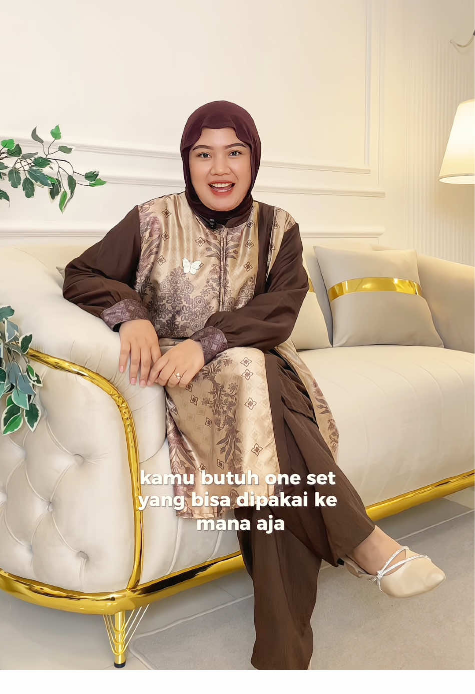 Butuh asupan outfit buat kemana ajaaa⁉️ Vanesa set by Eshantai ini ga akan bikin kamu merasa punya baju yang itu itu ajaaa Langsung cek keranjang kuning di bawah ya‼️ #fyp #oneset #kondanganoutfit #traveling #pengajian 