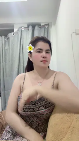 មានដៃធ្វើអីបើគ្មានអ្នកកាន់ដៃផងនឹង